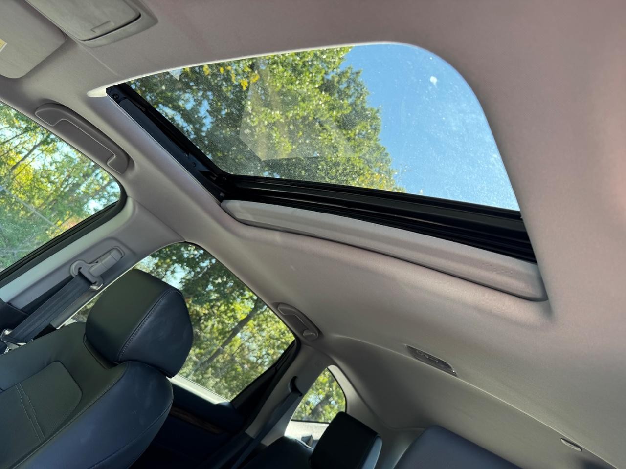 Honda CR-V Vehicle Full-screen Gallery Image 18