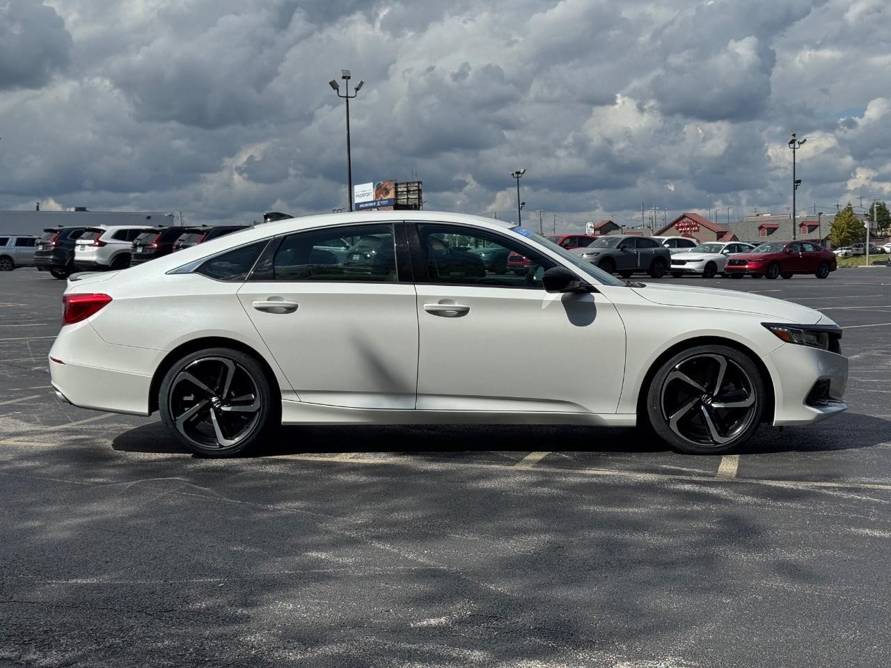 Honda Accord Sedan Vehicle Full-screen Gallery Image 02