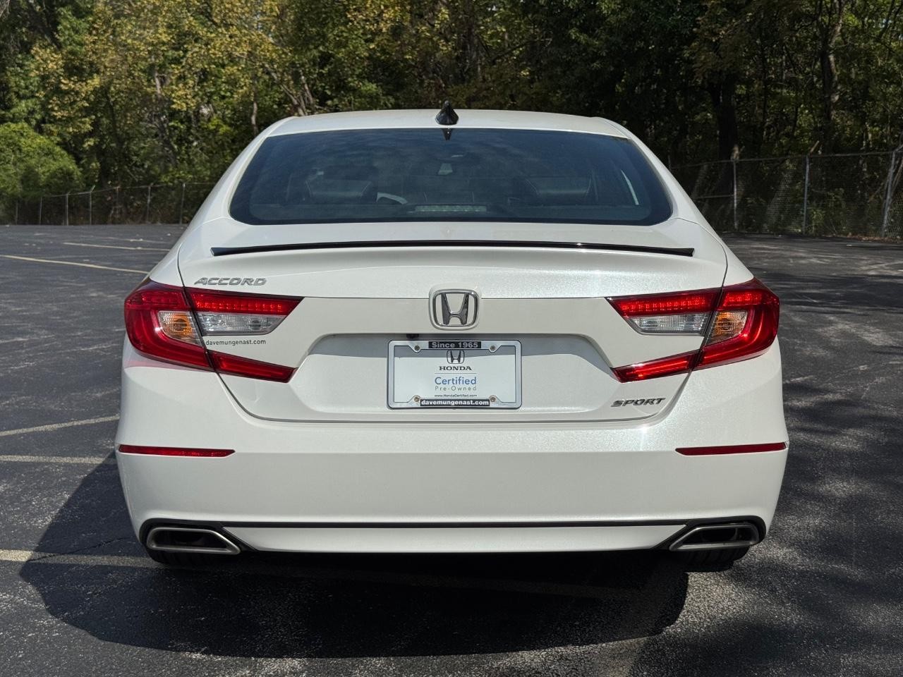 Honda Accord Sedan Vehicle Full-screen Gallery Image 05