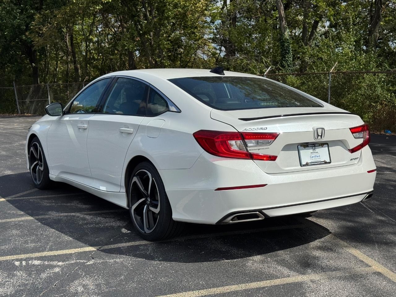 Honda Accord Sedan Vehicle Full-screen Gallery Image 06