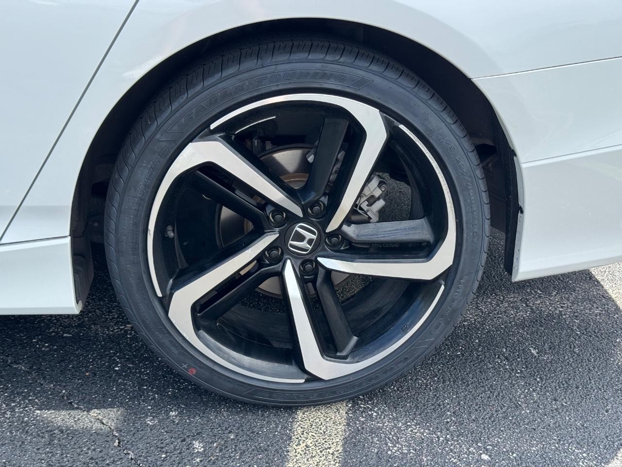 Honda Accord Sedan Vehicle Full-screen Gallery Image 07