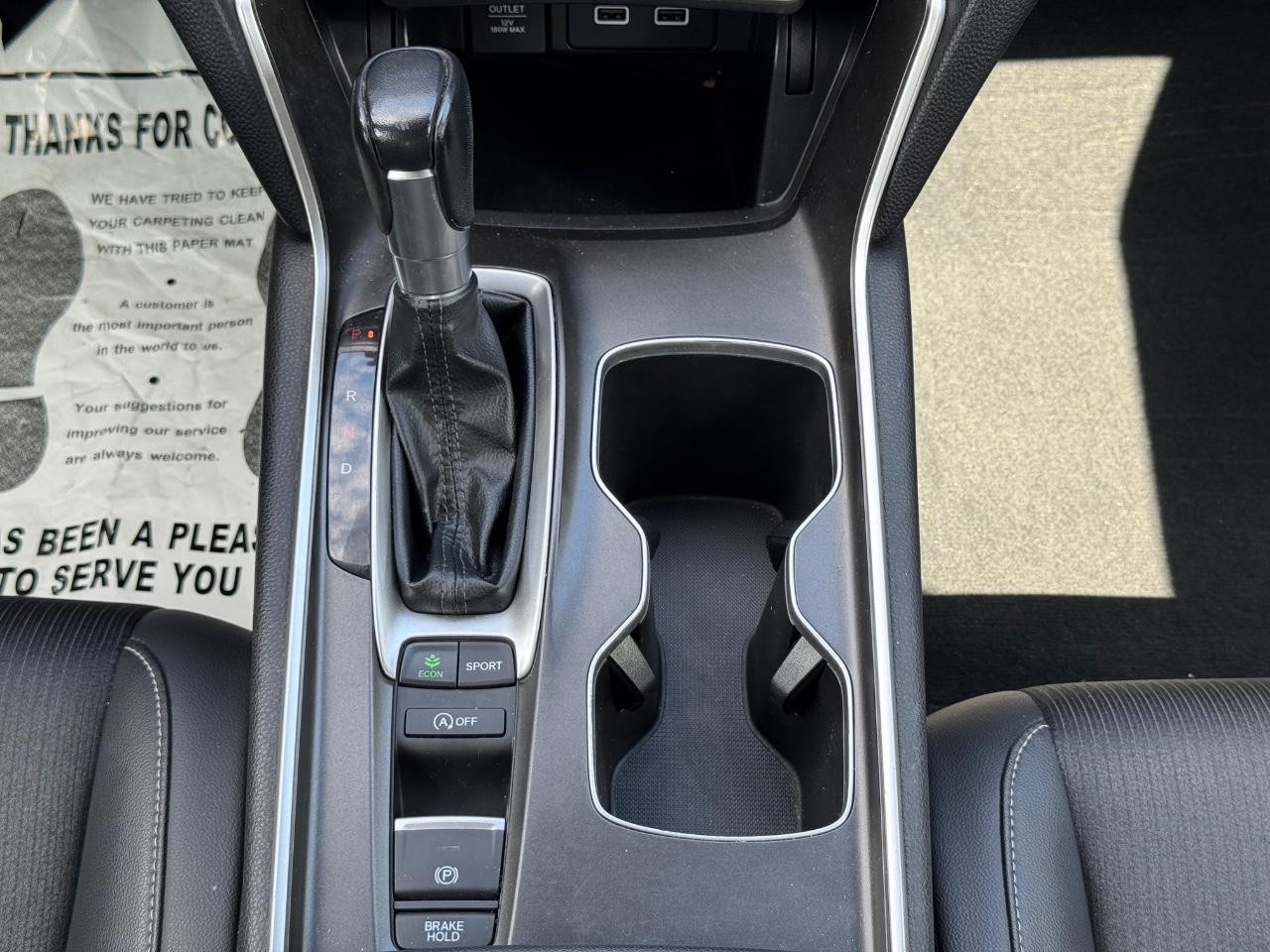 Honda Accord Sedan Vehicle Full-screen Gallery Image 15