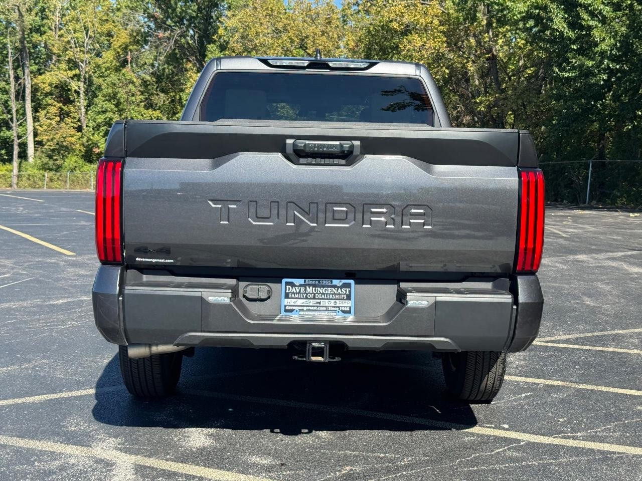 Toyota Tundra 4WD Vehicle Full-screen Gallery Image 05