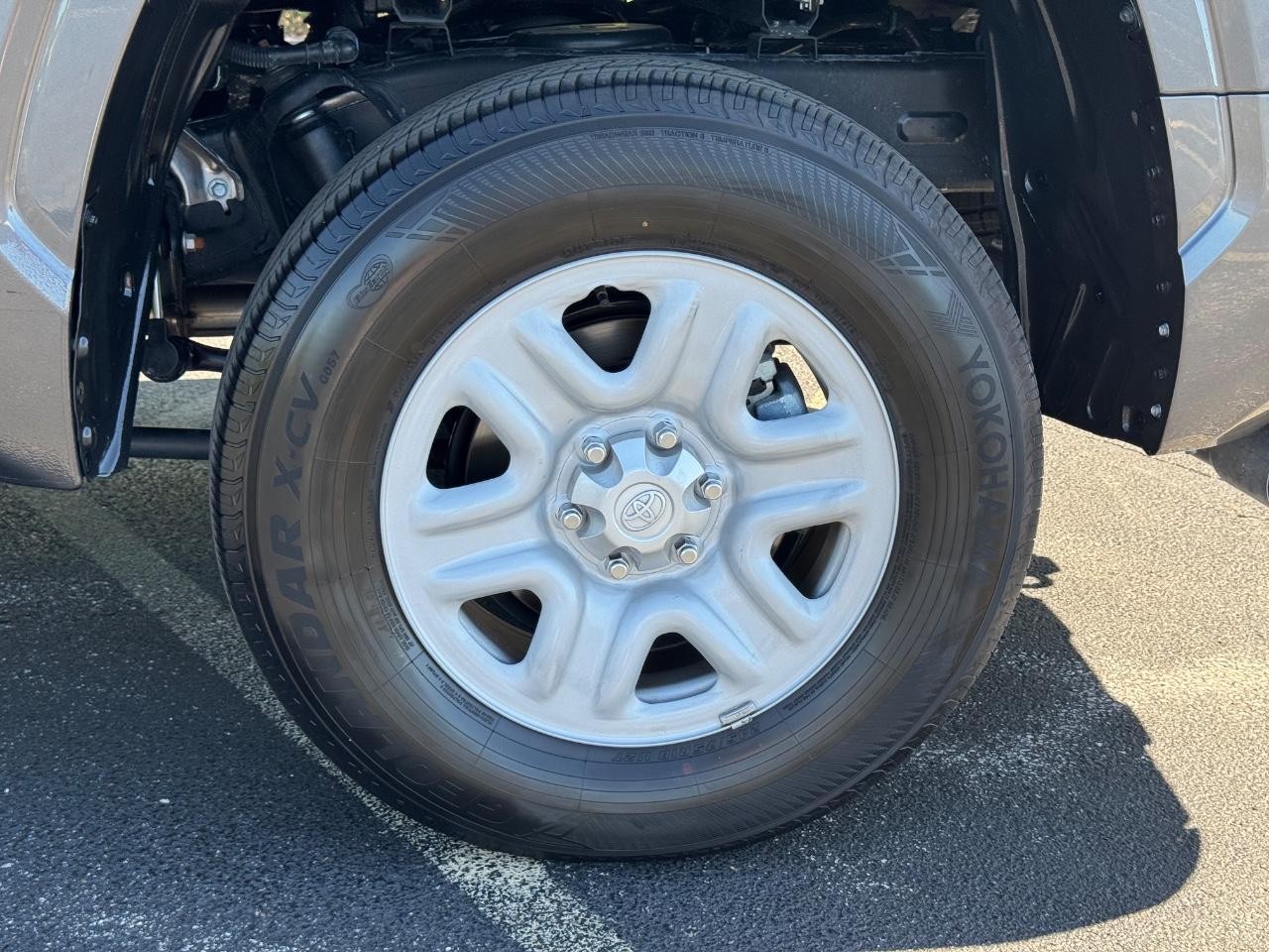 Toyota Tundra 4WD Vehicle Full-screen Gallery Image 07