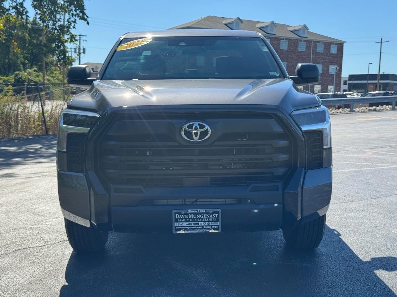 Toyota Tundra 4WD Vehicle Full-screen Gallery Image 09