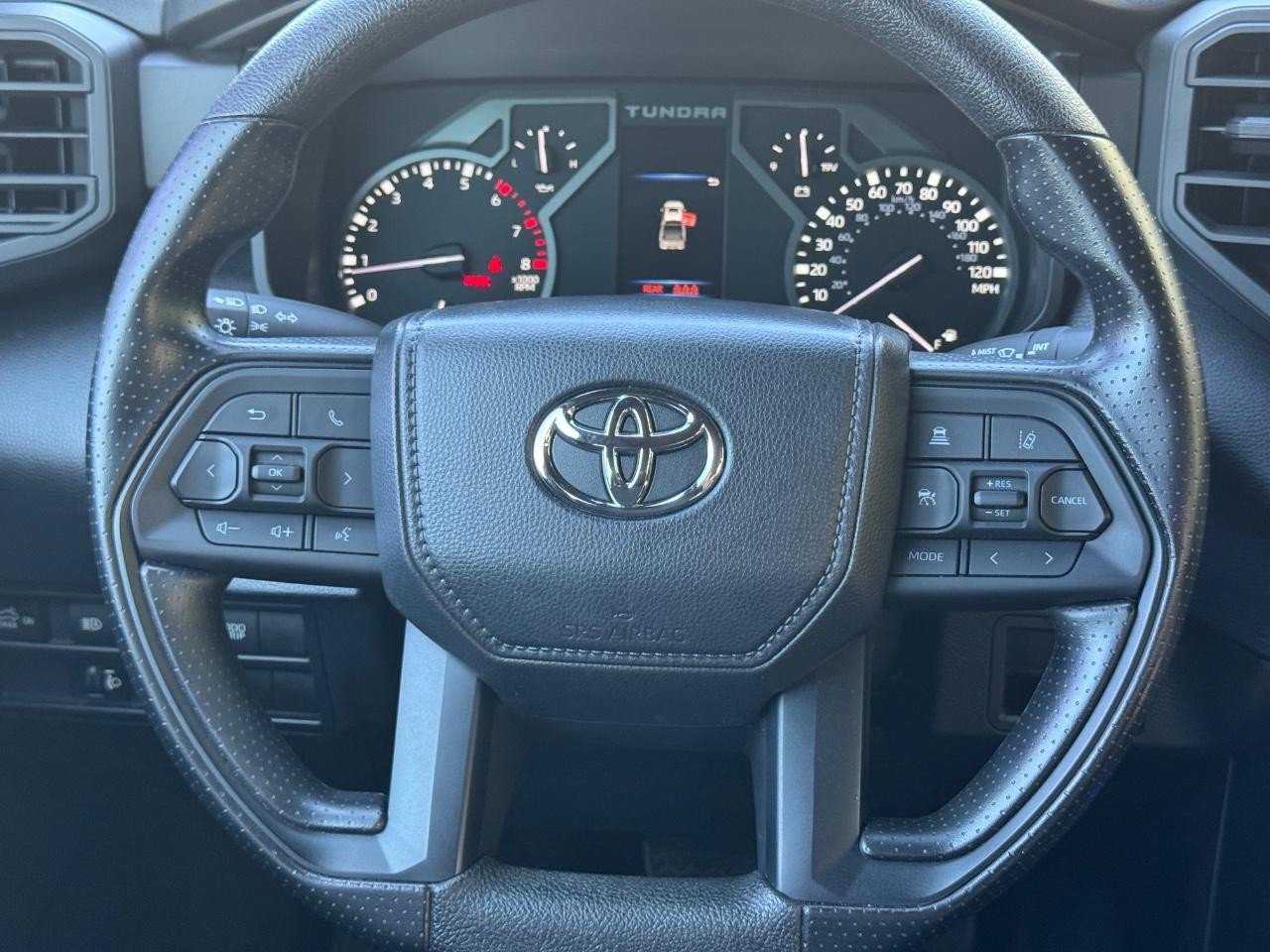 Toyota Tundra 4WD Vehicle Full-screen Gallery Image 12