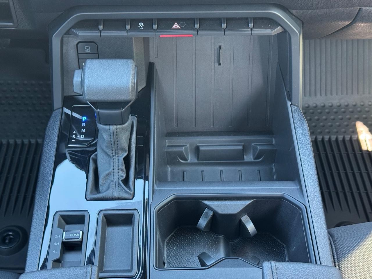 Toyota Tundra 4WD Vehicle Full-screen Gallery Image 14