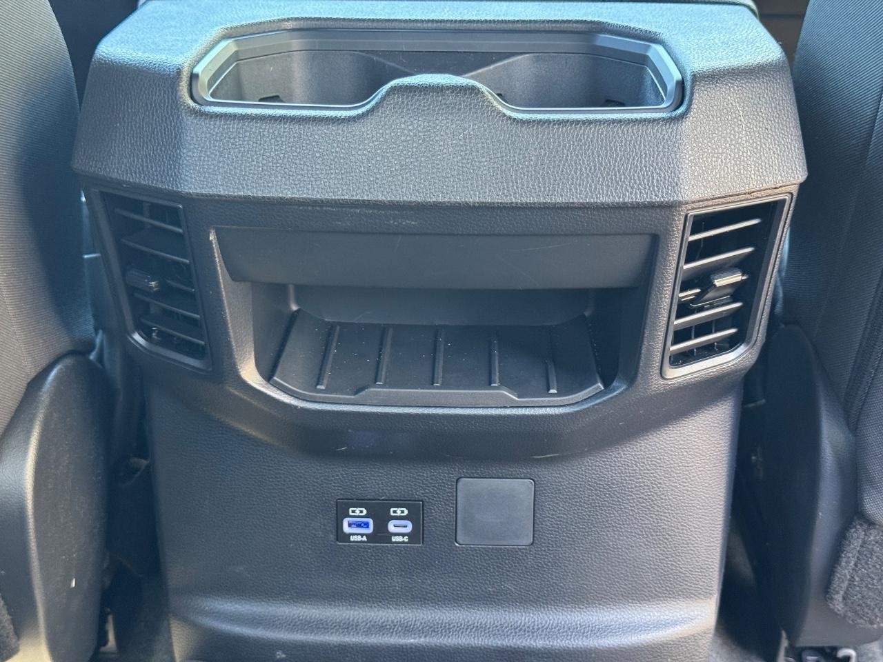 Toyota Tundra 4WD Vehicle Full-screen Gallery Image 15