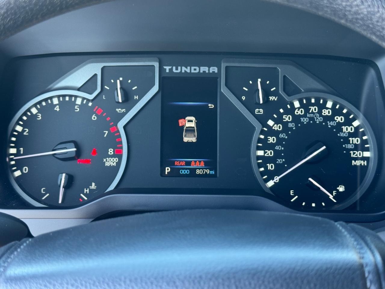 Toyota Tundra 4WD Vehicle Full-screen Gallery Image 18