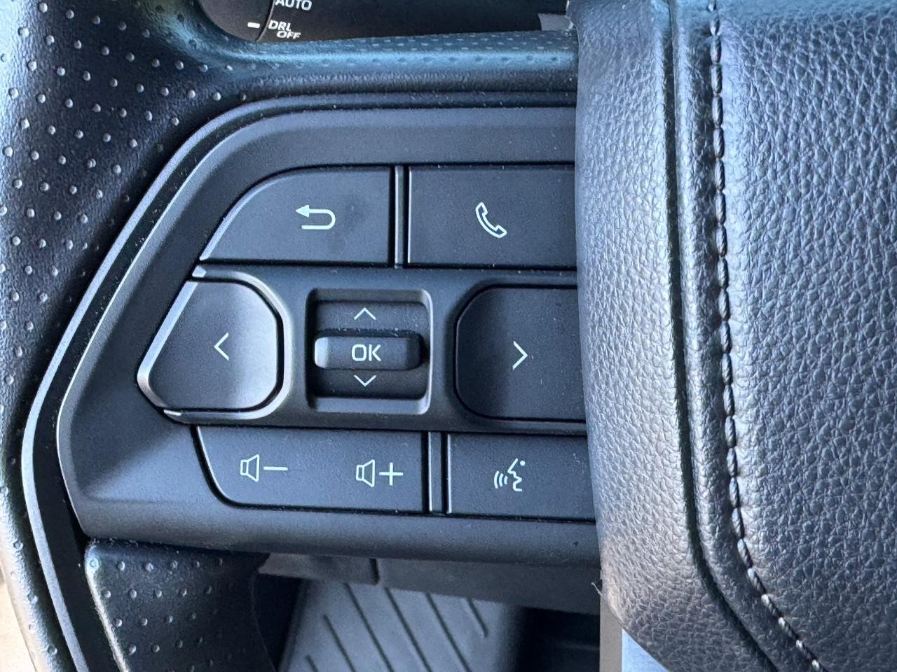 Toyota Tundra 4WD Vehicle Full-screen Gallery Image 19