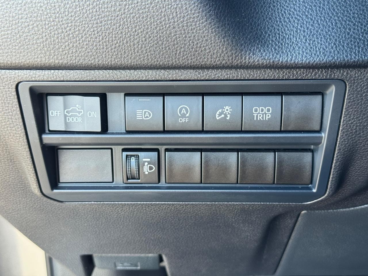 Toyota Tundra 4WD Vehicle Full-screen Gallery Image 21