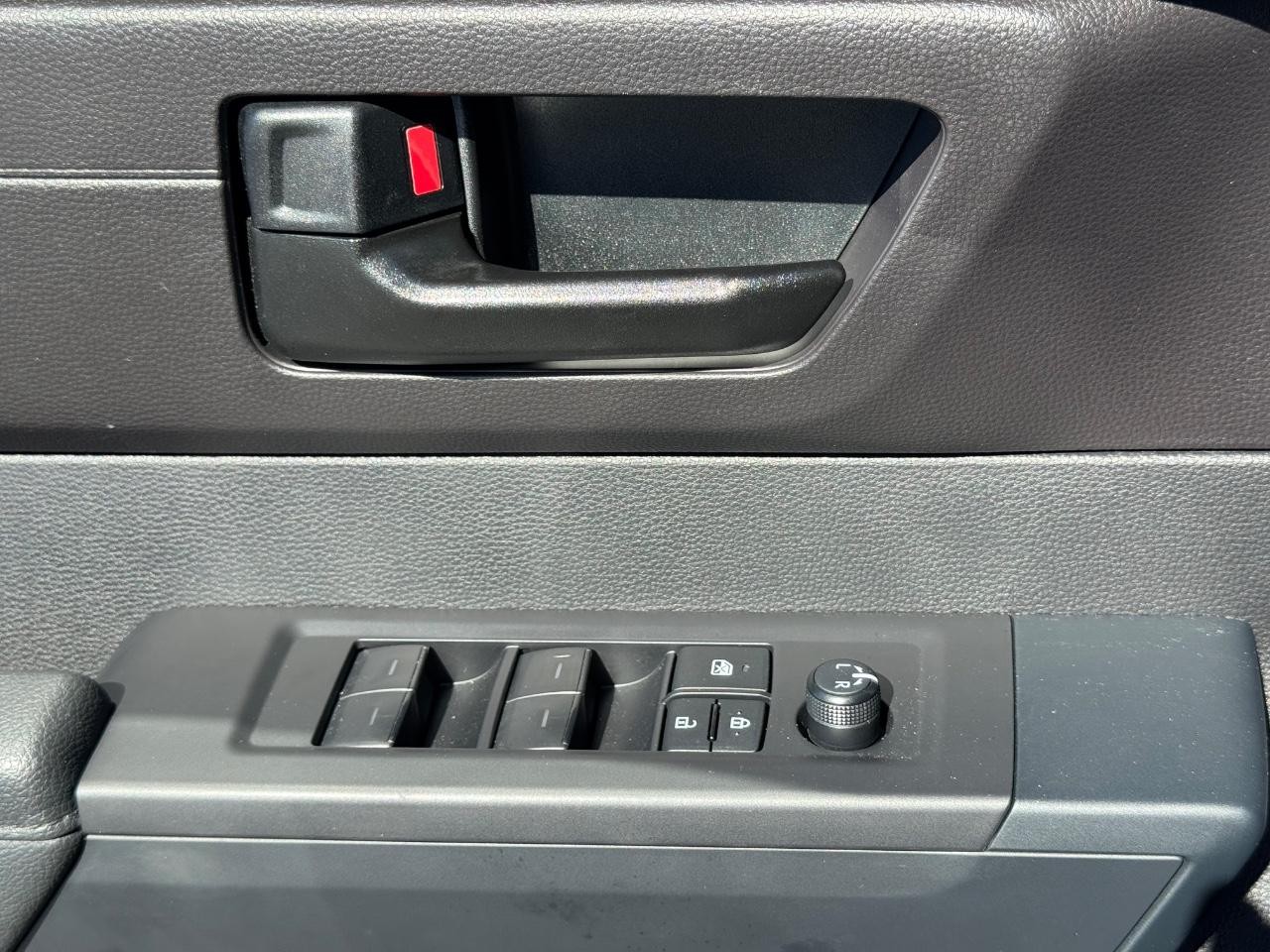 Toyota Tundra 4WD Vehicle Full-screen Gallery Image 23