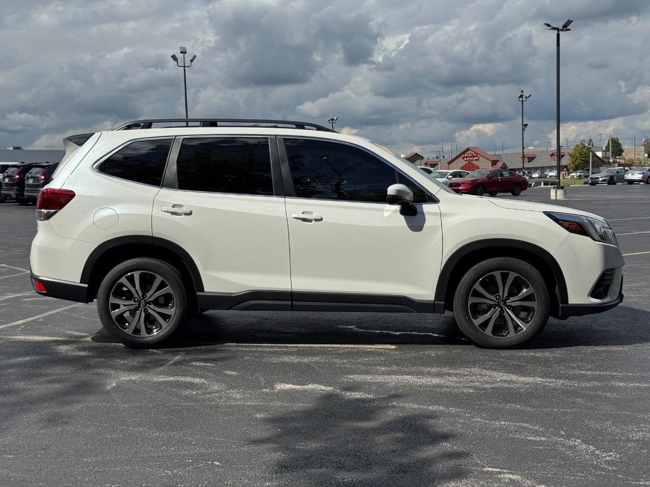 Subaru Forester Vehicle Full-screen Gallery Image 02