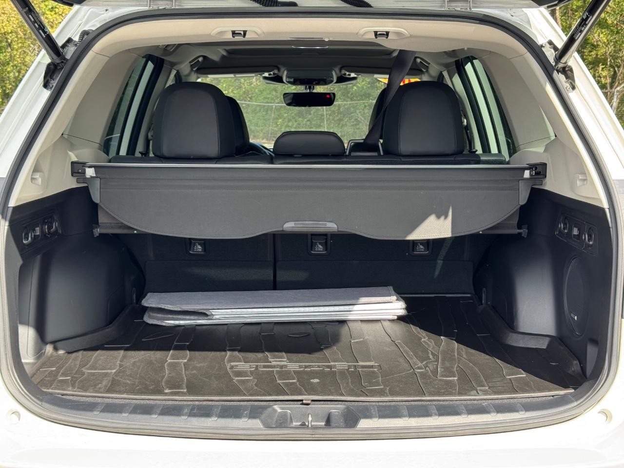 Subaru Forester Vehicle Full-screen Gallery Image 04