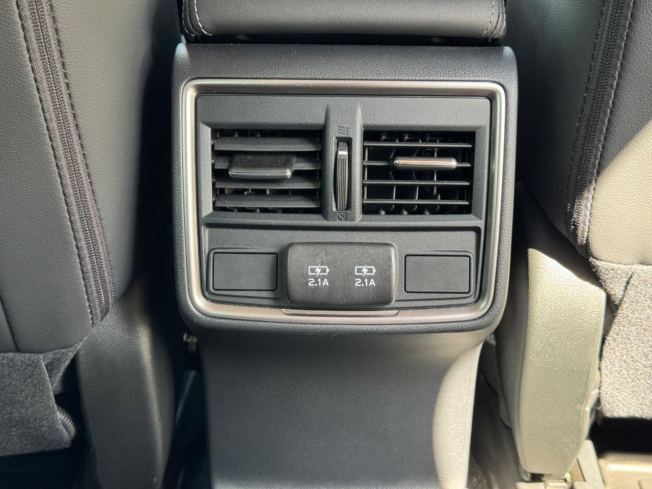 Subaru Forester Vehicle Full-screen Gallery Image 16