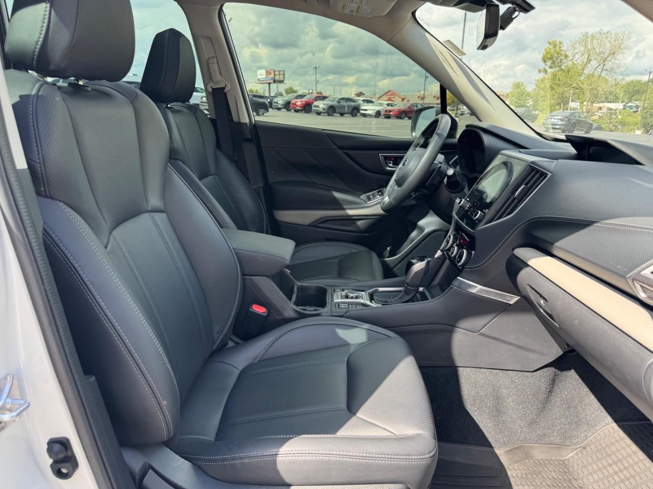 Subaru Forester Vehicle Full-screen Gallery Image 17