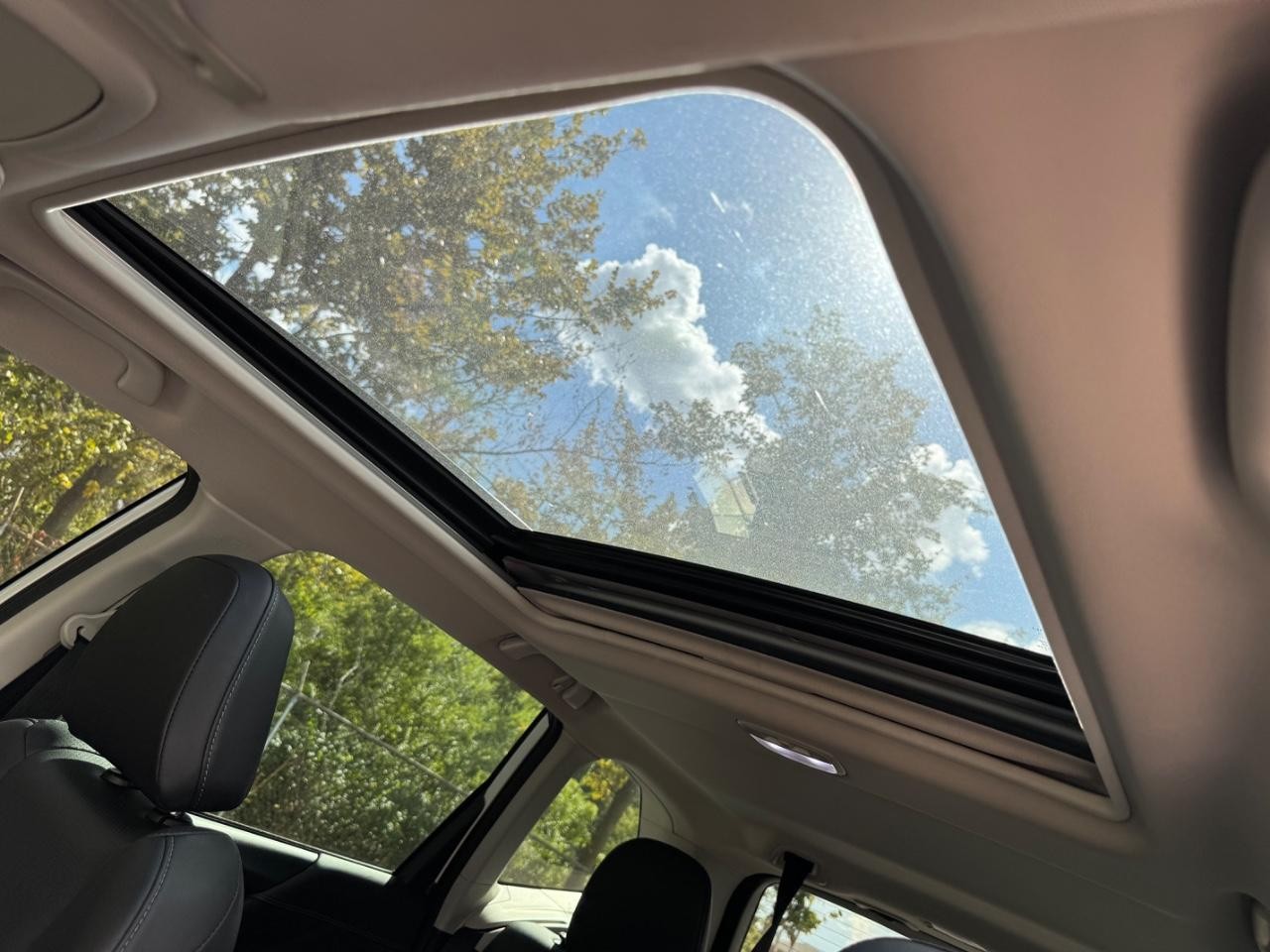 Subaru Forester Vehicle Full-screen Gallery Image 19