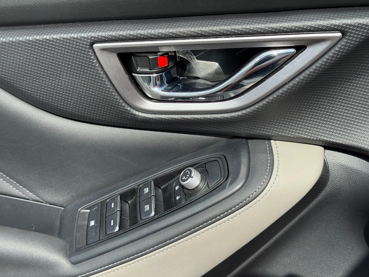 Subaru Forester Vehicle Full-screen Gallery Image 26