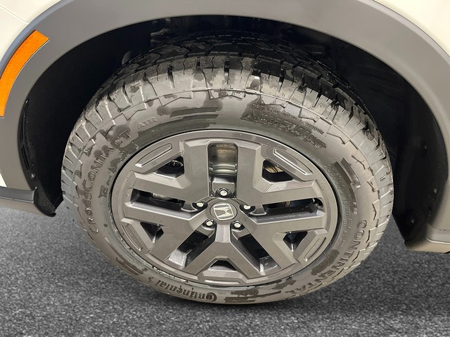 Honda CR-V Hybrid Vehicle Full-screen Gallery Image 11