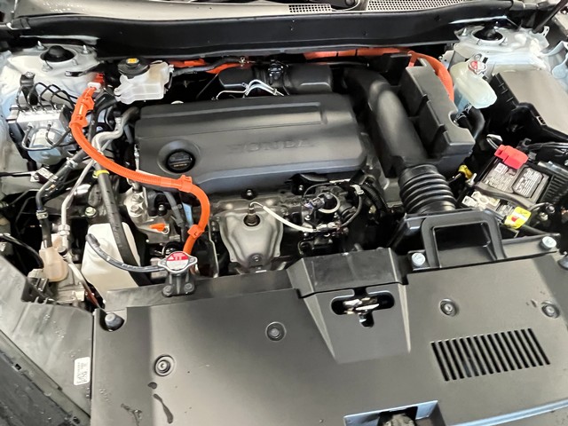 Honda CR-V Hybrid Vehicle Full-screen Gallery Image 12