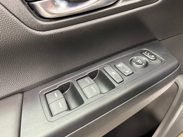 Honda CR-V Hybrid Vehicle Full-screen Gallery Image 13