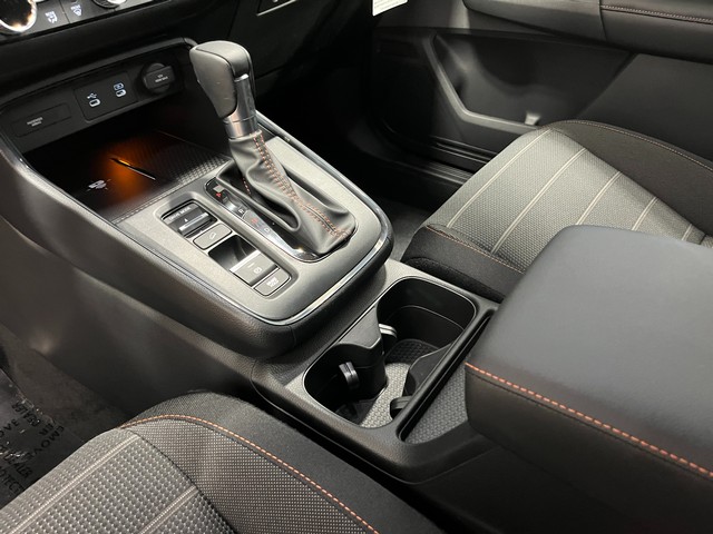 Honda CR-V Hybrid Vehicle Full-screen Gallery Image 17