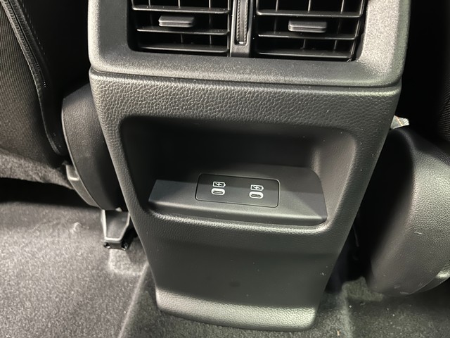 Honda CR-V Hybrid Vehicle Full-screen Gallery Image 24