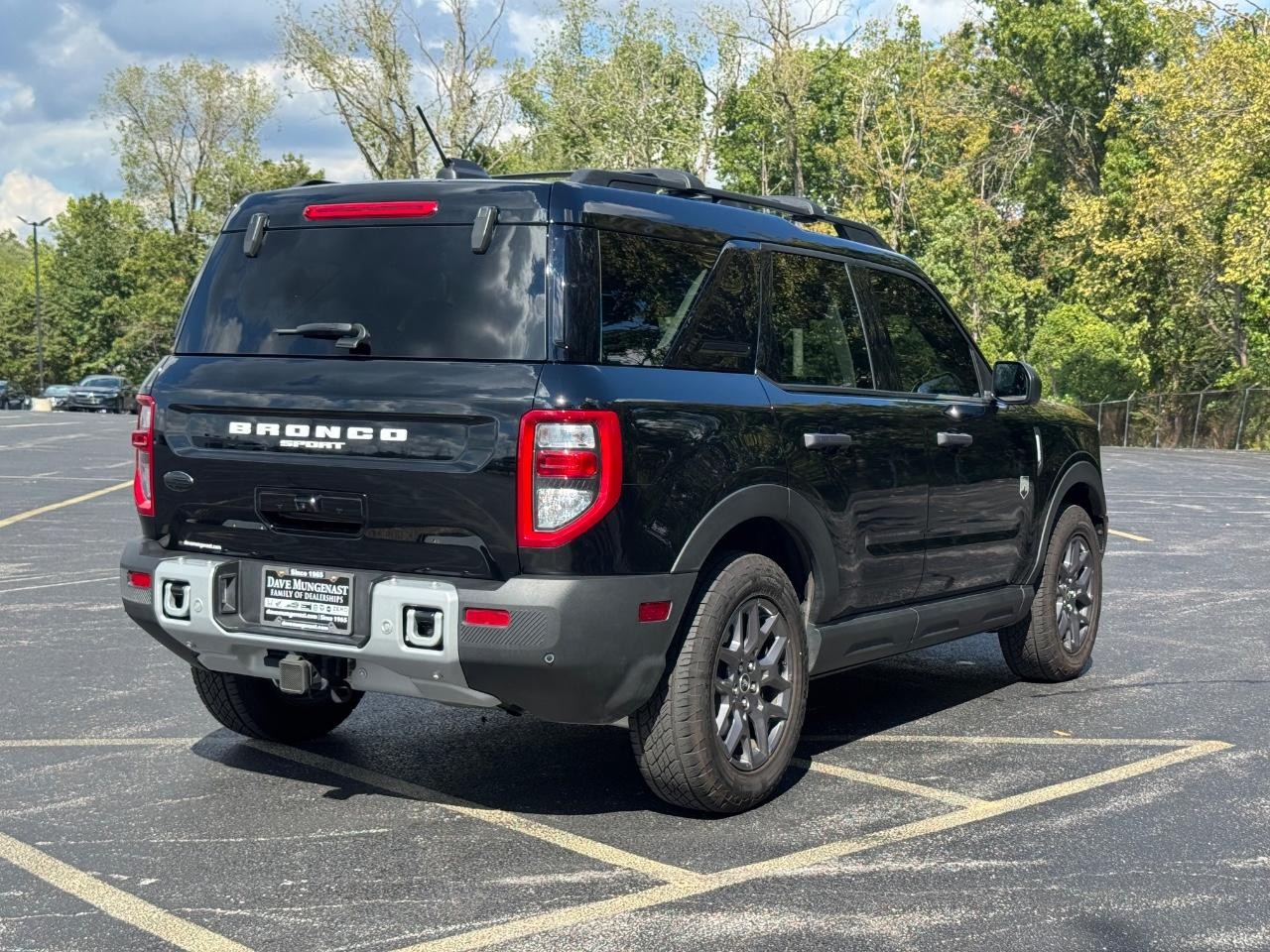 Ford Bronco Sport Vehicle Full-screen Gallery Image 03