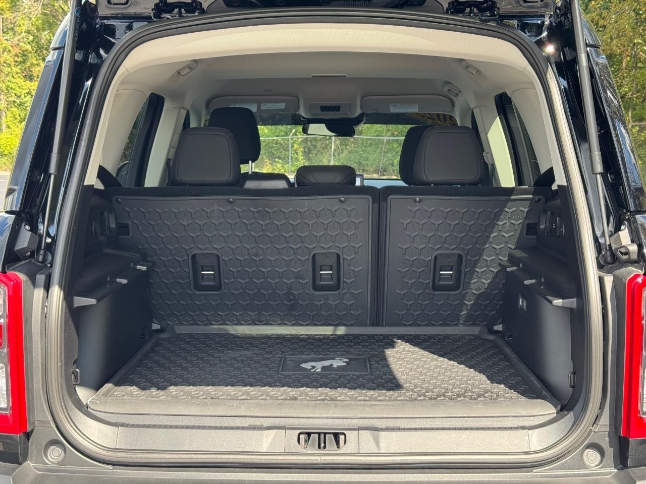 Ford Bronco Sport Vehicle Full-screen Gallery Image 04