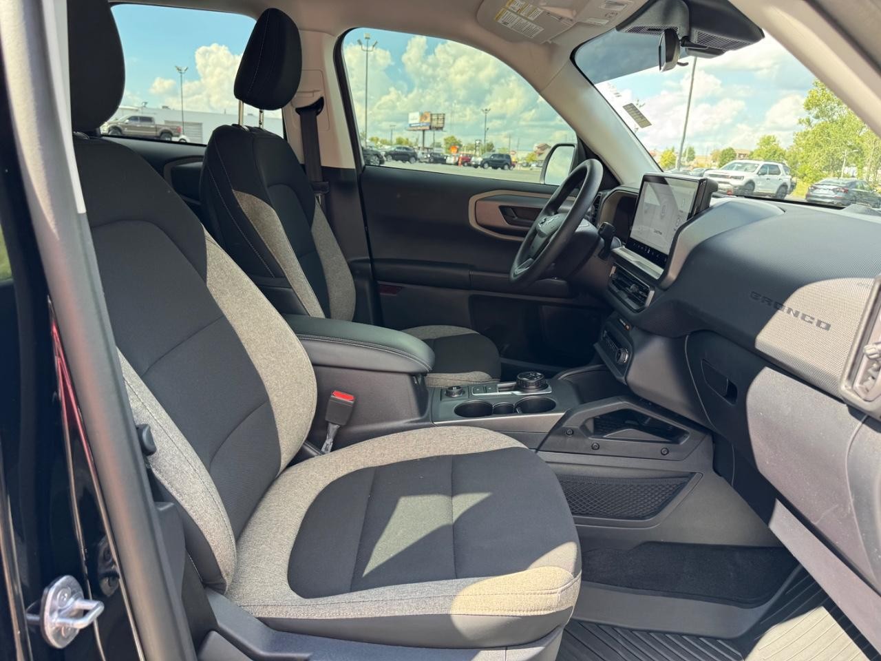 Ford Bronco Sport Vehicle Full-screen Gallery Image 17