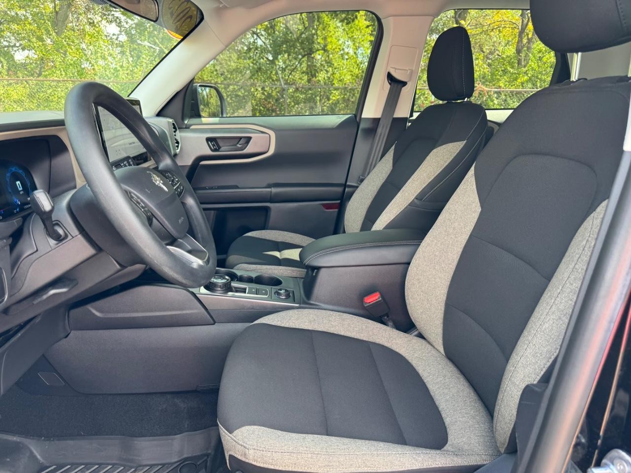 Ford Bronco Sport Vehicle Full-screen Gallery Image 18