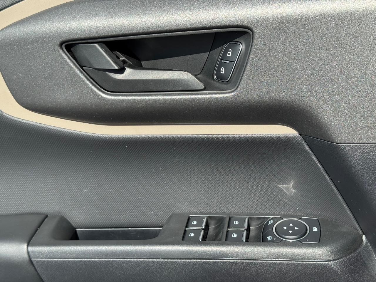 Ford Bronco Sport Vehicle Full-screen Gallery Image 24