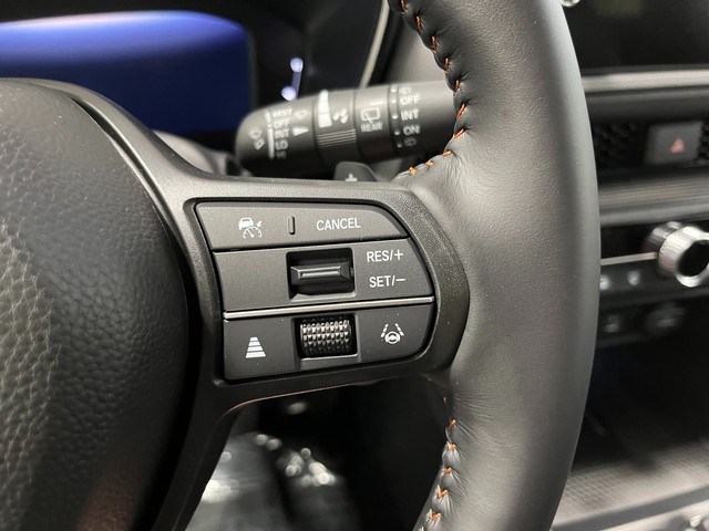 Honda CR-V Hybrid Vehicle Full-screen Gallery Image 16