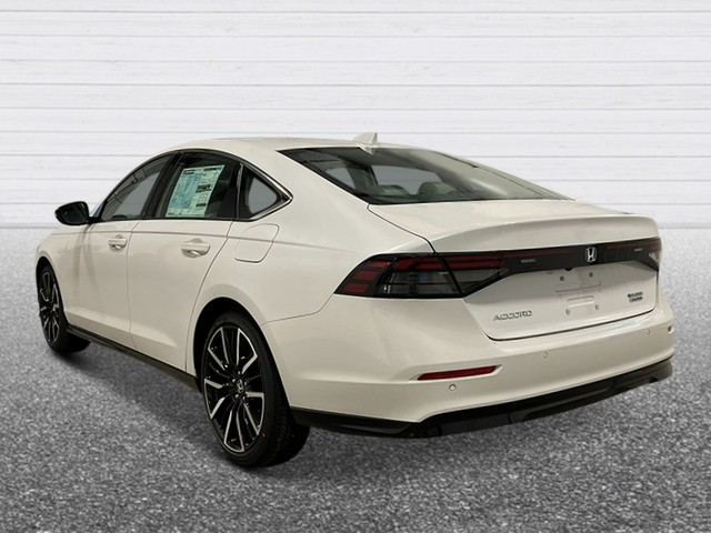 Honda Accord Hybrid Vehicle Full-screen Gallery Image 03