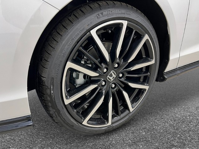 Honda Accord Hybrid Vehicle Full-screen Gallery Image 11