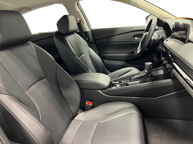 Honda Accord Hybrid Vehicle Full-screen Gallery Image 32