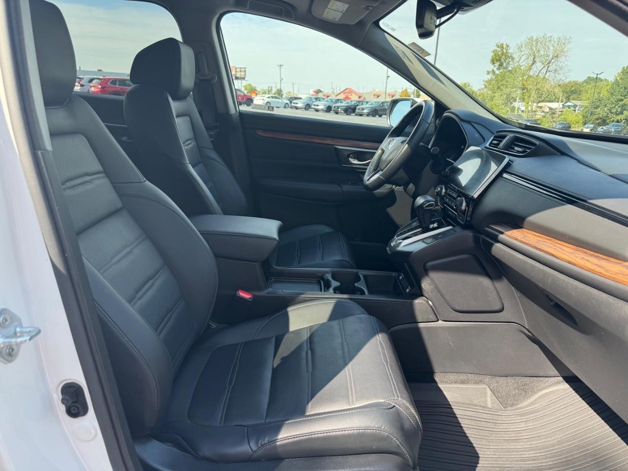 Honda CR-V Vehicle Full-screen Gallery Image 16