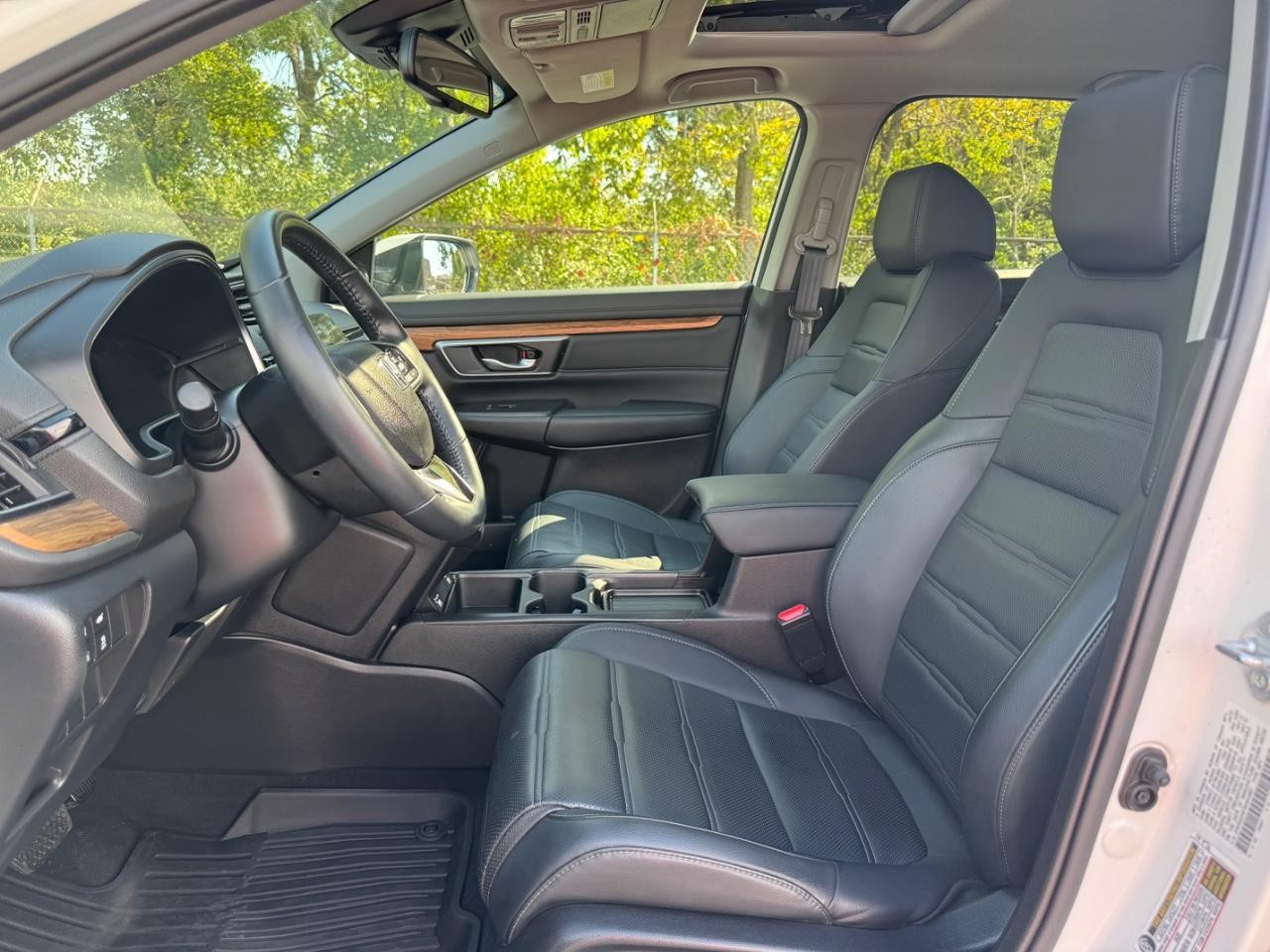 Honda CR-V Vehicle Full-screen Gallery Image 17