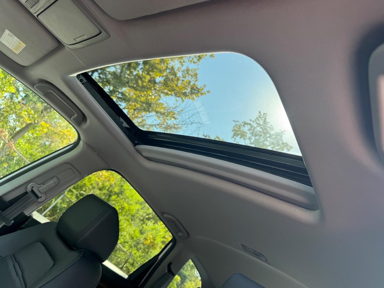 Honda CR-V Vehicle Full-screen Gallery Image 18