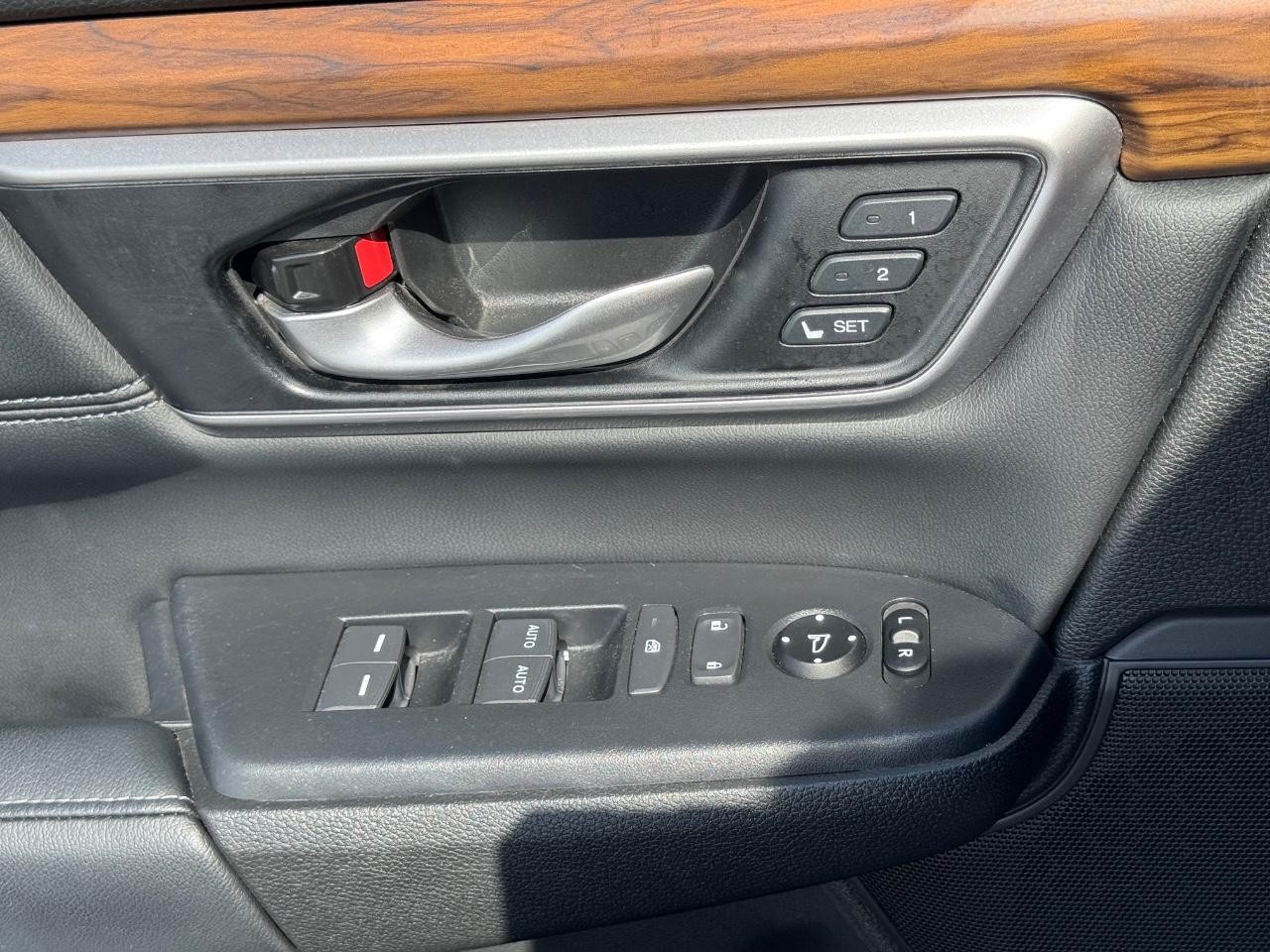 Honda CR-V Vehicle Full-screen Gallery Image 24