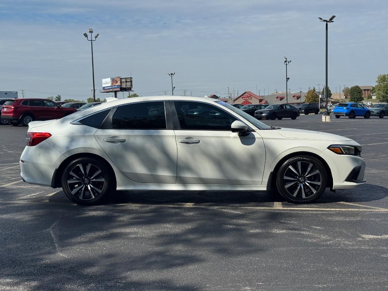 Honda Civic Sedan Vehicle Full-screen Gallery Image 02