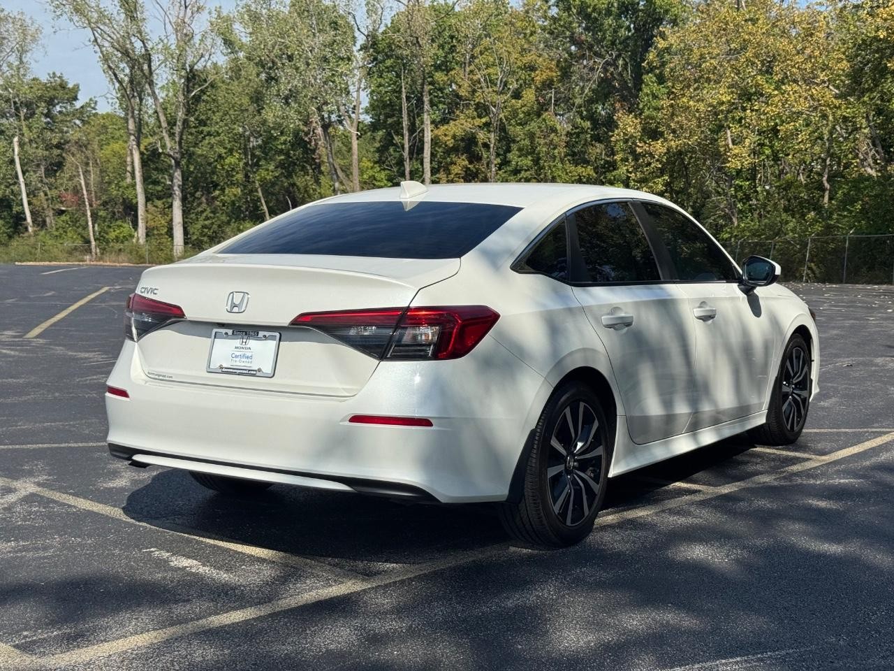 Honda Civic Sedan Vehicle Full-screen Gallery Image 03