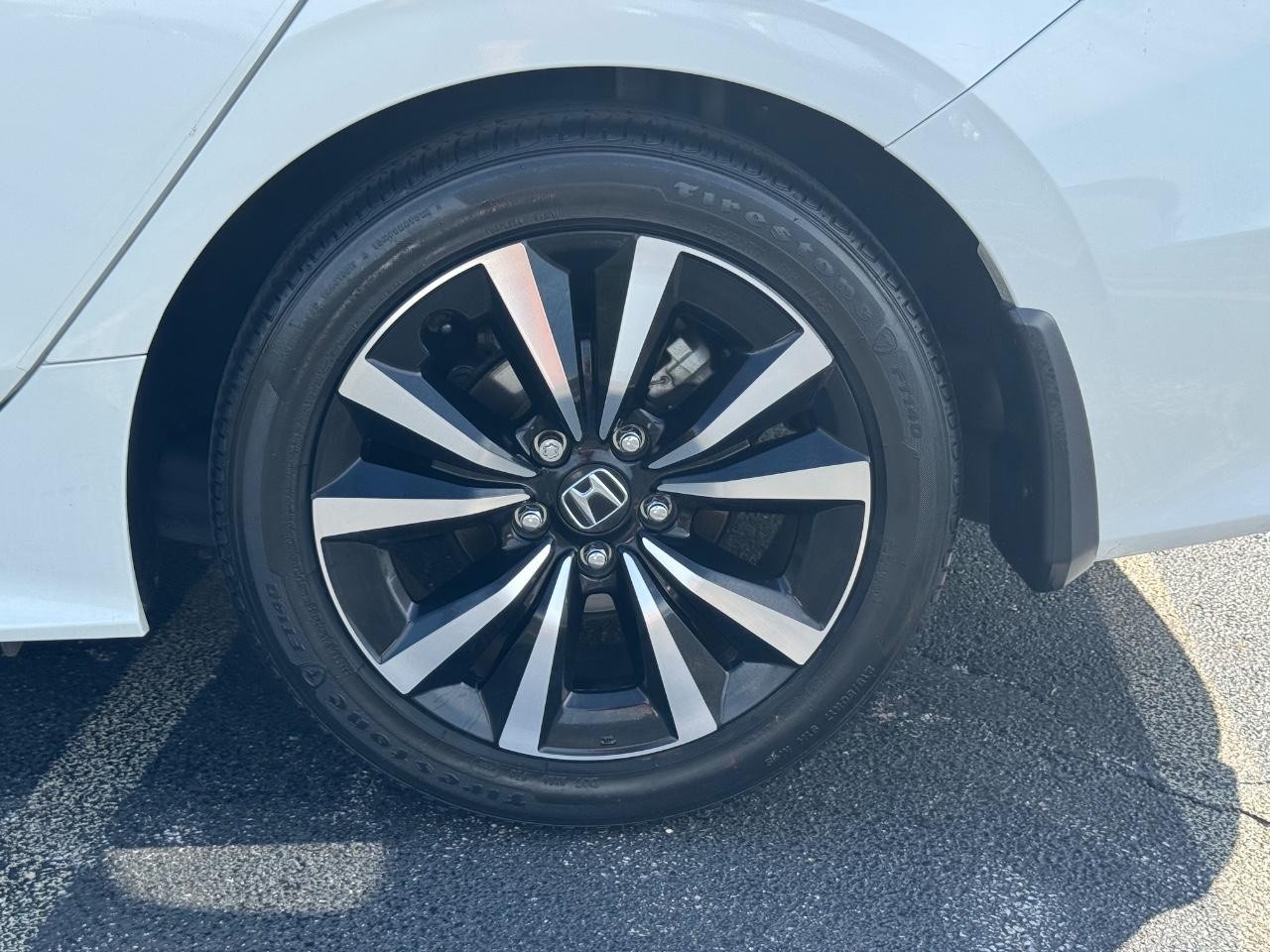 Honda Civic Sedan Vehicle Full-screen Gallery Image 07