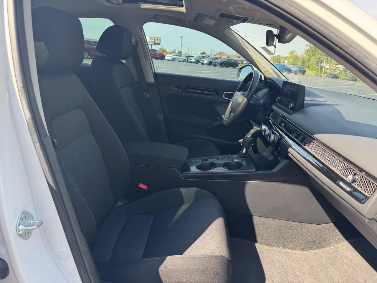 Honda Civic Sedan Vehicle Full-screen Gallery Image 16