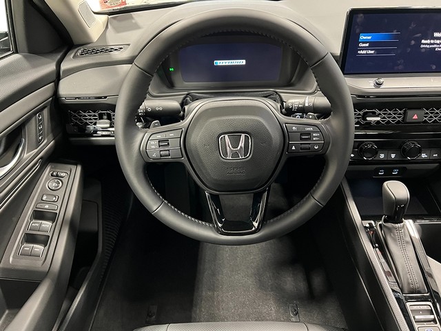 Honda Accord Hybrid Vehicle Full-screen Gallery Image 16