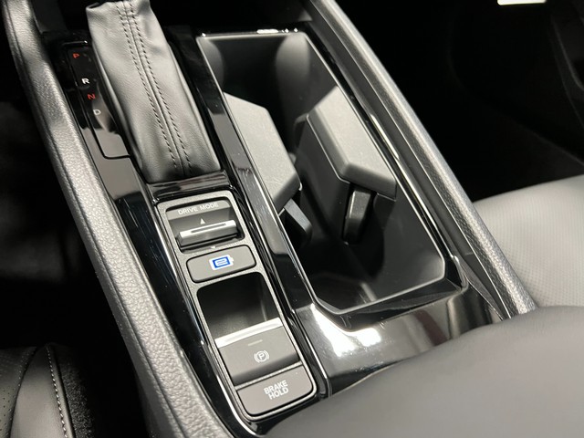 Honda Accord Hybrid Vehicle Full-screen Gallery Image 19