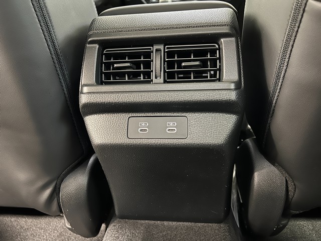 Honda Accord Hybrid Vehicle Full-screen Gallery Image 30