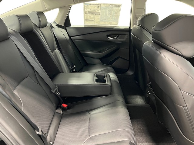 Honda Accord Hybrid Vehicle Full-screen Gallery Image 31