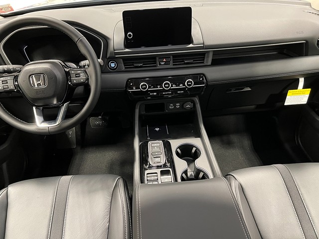 Honda Pilot Vehicle Full-screen Gallery Image 16