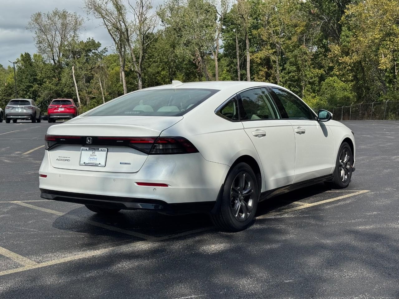 Honda Accord Hybrid Vehicle Full-screen Gallery Image 03